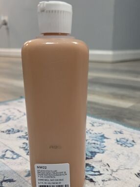 MAC studio Fix Fluid NW22